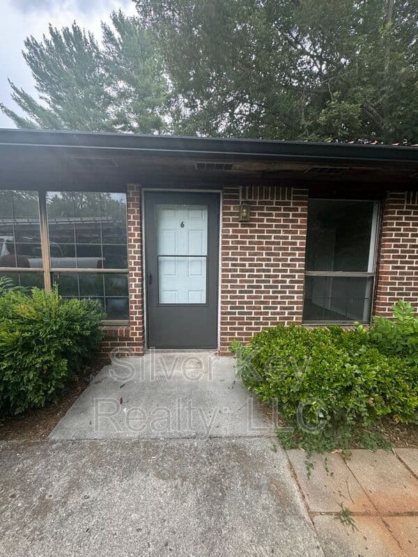 Athens House: 311 Sunset Drive