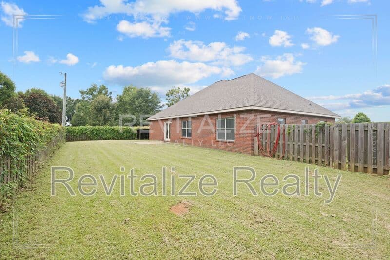 Daphne House: 11070 Courtland Court