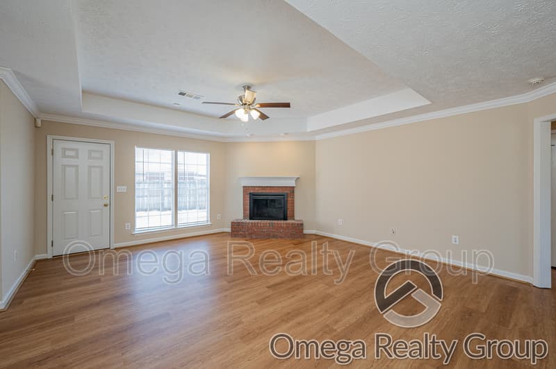 Montgomery House: 924 Eastern Oaks Dr
