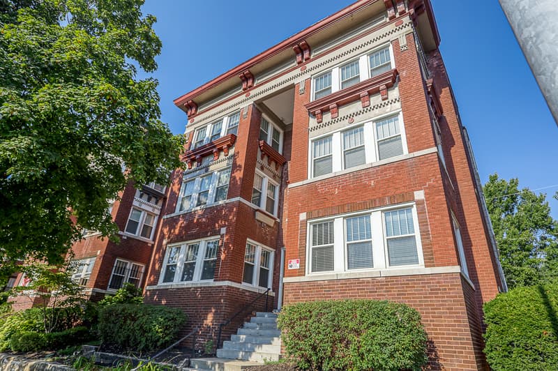 Kansas City Condo: 3402 Gillham Rd - 2S