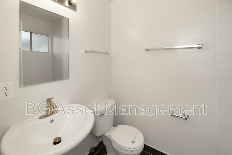 Oakland Condo: 3600 Dimond Avenue