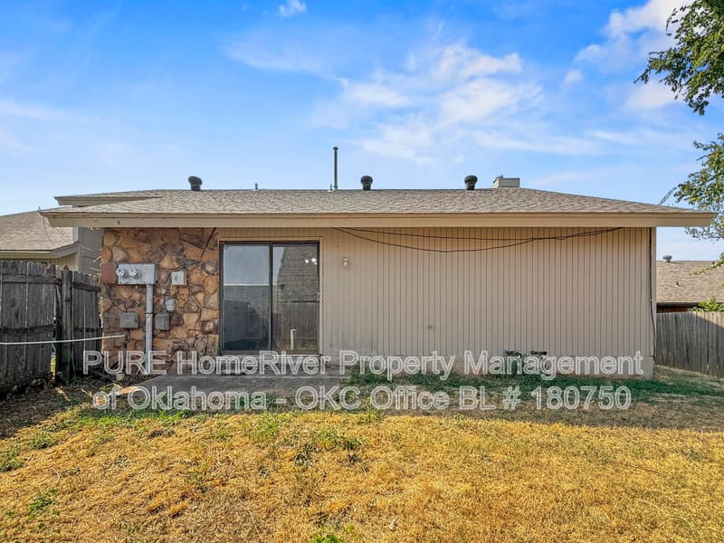 Oklahoma City Condo: 7206 Kings Manor Ct