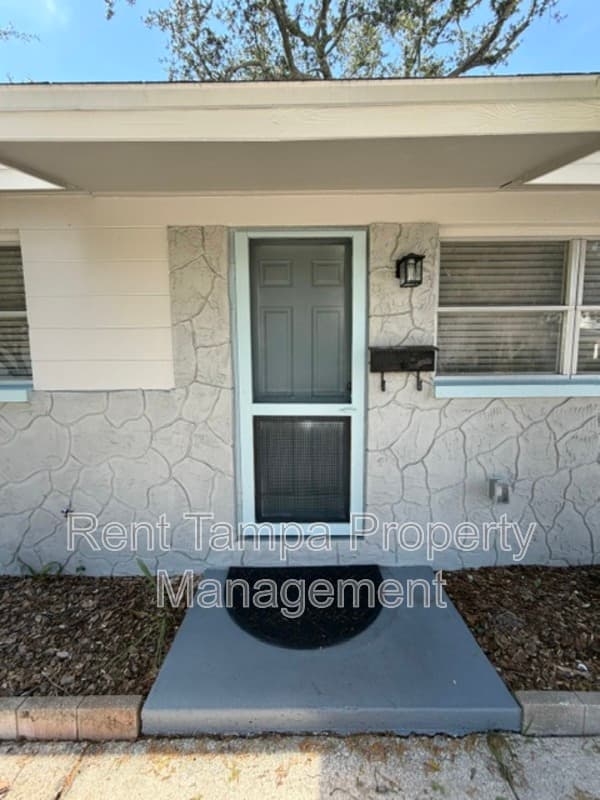 St. Petersburg Condo: 428 90th Avenue North