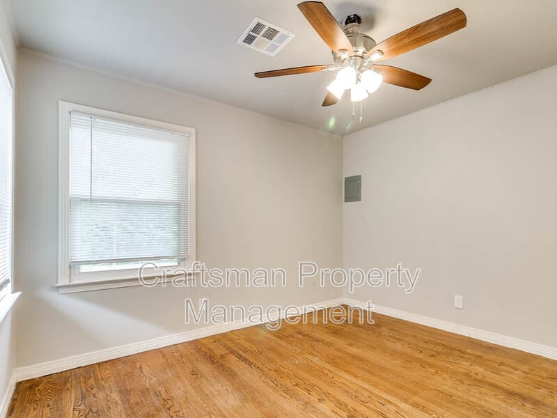 The Village House: 1414 Oxford Way