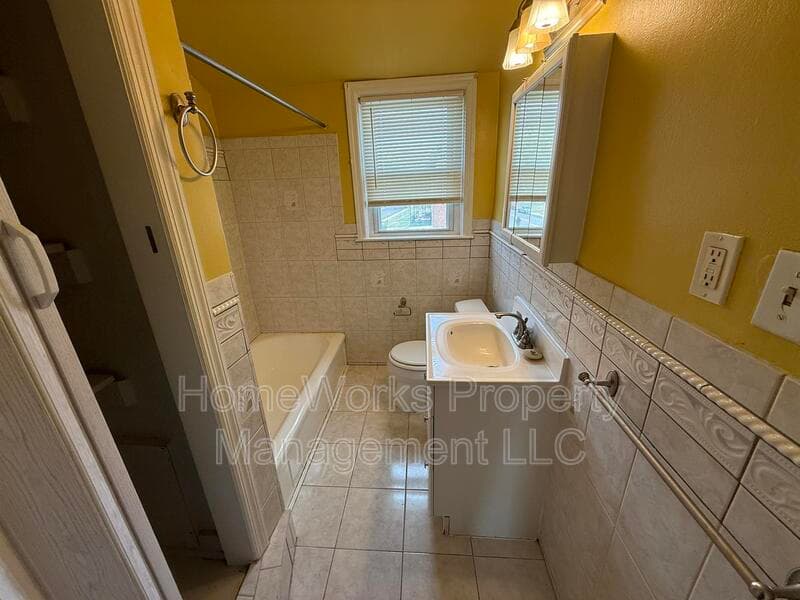 Baltimore House: 5466 Lynview Ave