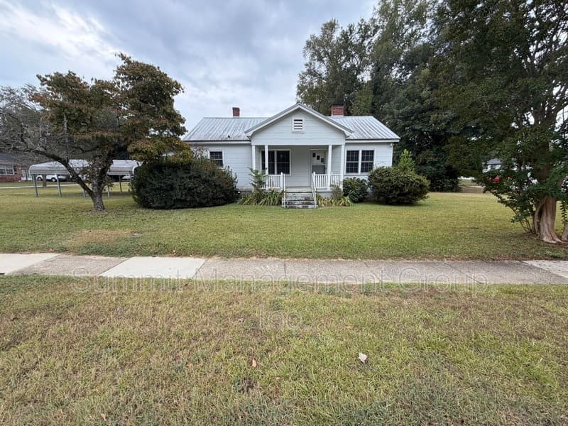 Covington House: 5118 Newton Drive NE