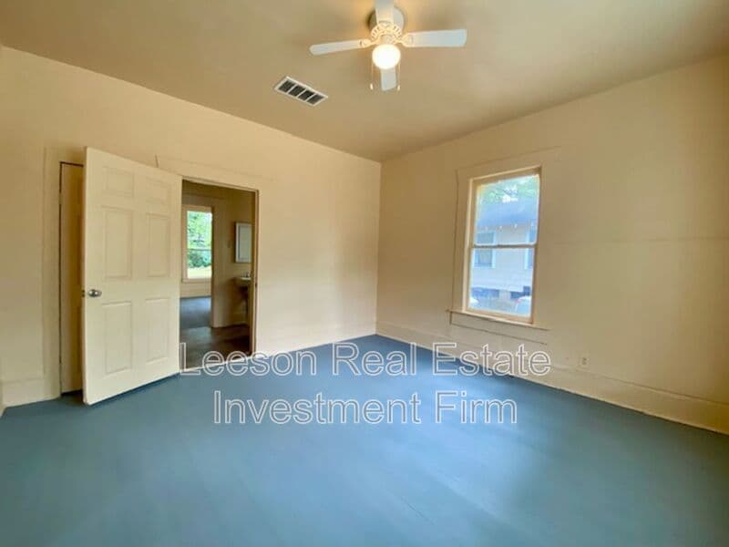 Shreveport House: 2540 Dupont St.