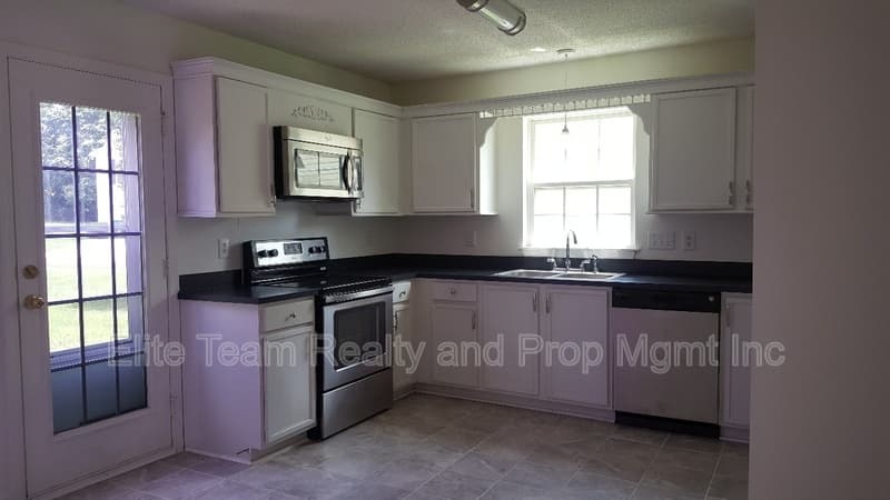 Charlotte House: 8209 Lamplighter Pl