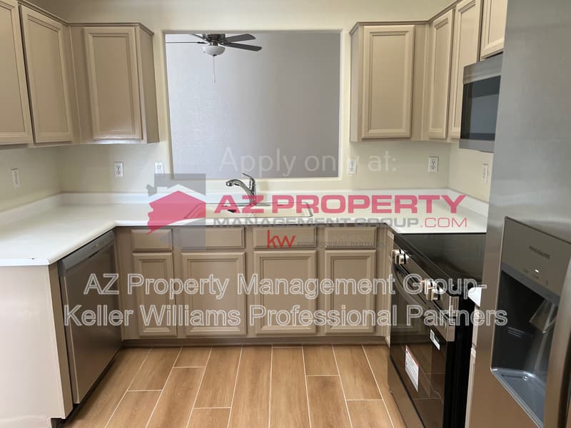 Glendale House: 4838 W Kerry Ln