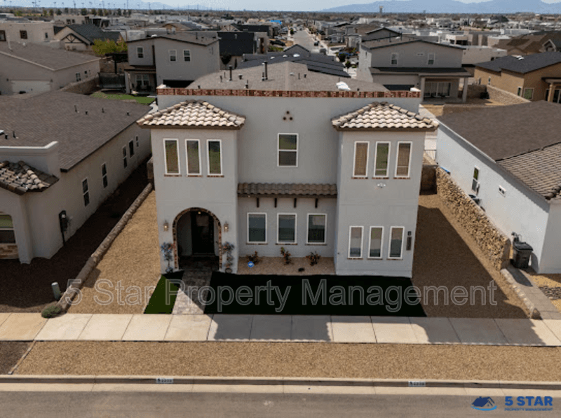 El Paso House: 2233 Mike Price Dr