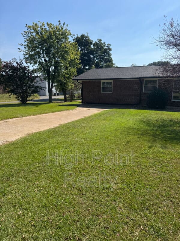Rainsville House: 61 Rains Avenue Southeast