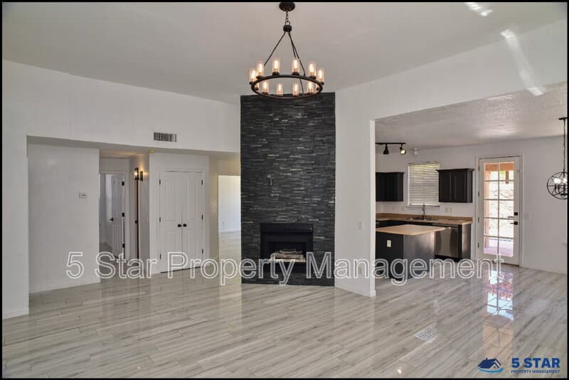 El Paso House: 7959 Morning Dawn Avenue !!