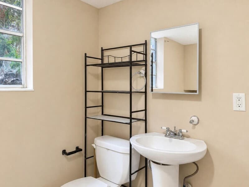 Hixson House: 1606 Lisa Lynn Dr