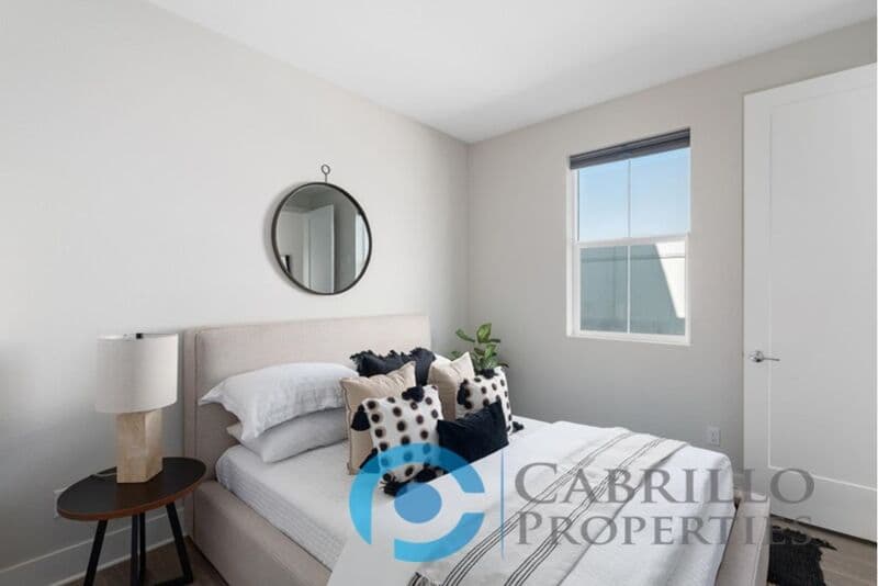 San Diego Apartment: 1695 Saturn Blvd