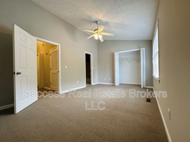 Kennesaw House: 1016 Kennesborough Rd NW