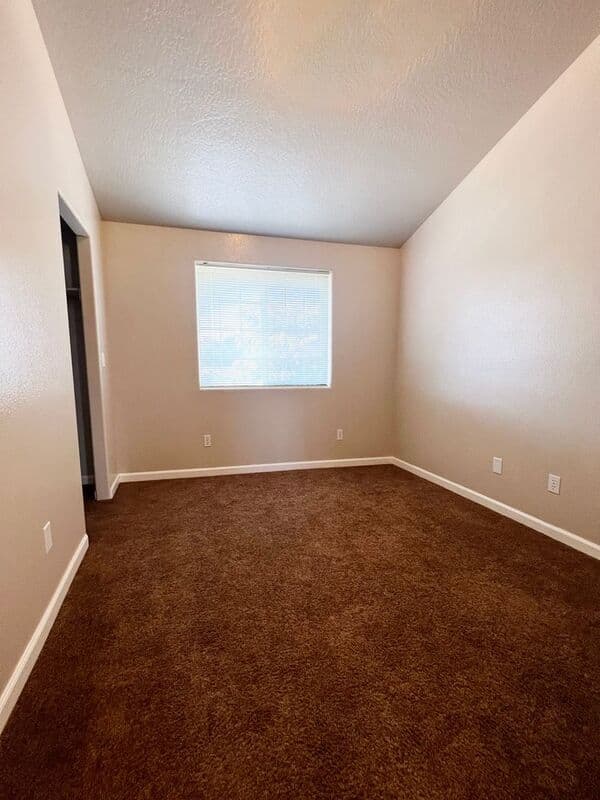 Springfield Townhome: 782 North Cloverleaf Loop