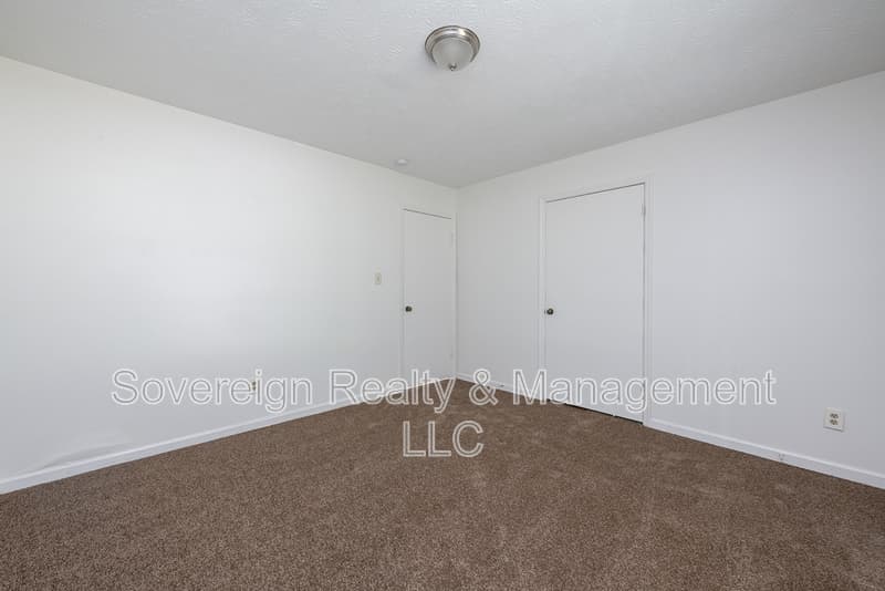 Jonesboro House: 8165 Magnolia Dr
