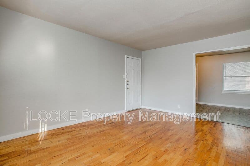 Fort Worth House: 3417 S University Dr