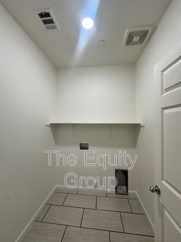 Visalia House: 2231 South Lebec St