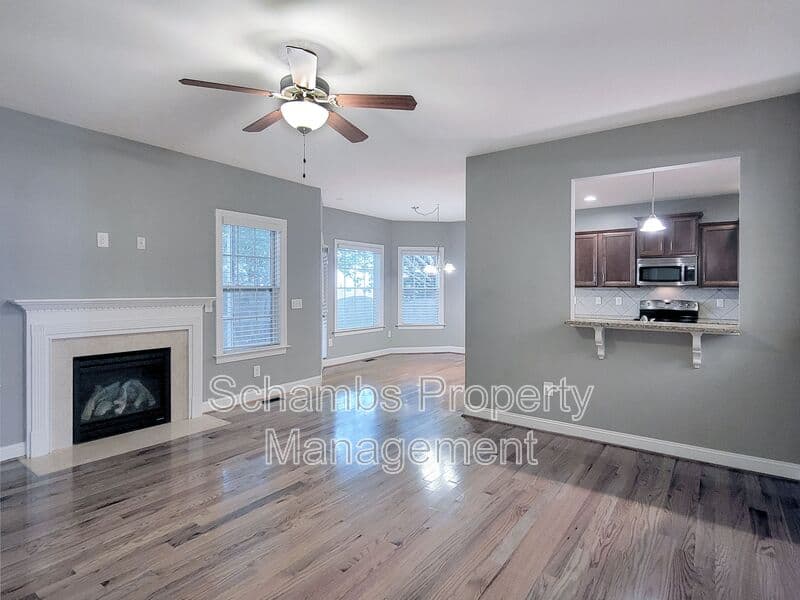 Fuquay Varina House: 414 Banagher Ln