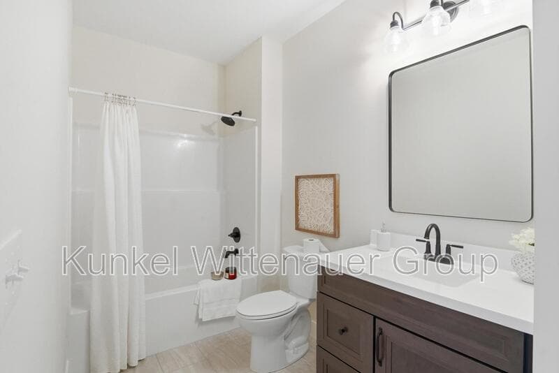 O'Fallon House: 829 Bushwood Way