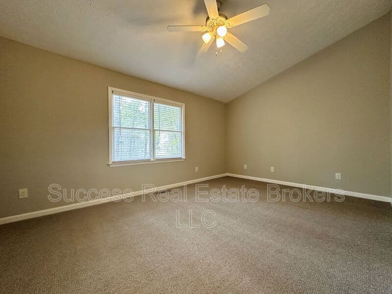 Kennesaw House: 1016 Kennesborough Rd NW