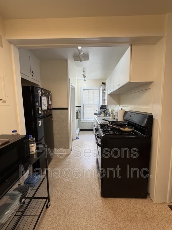 Burlington Condo: 465-467 Colchester Avenue - 1