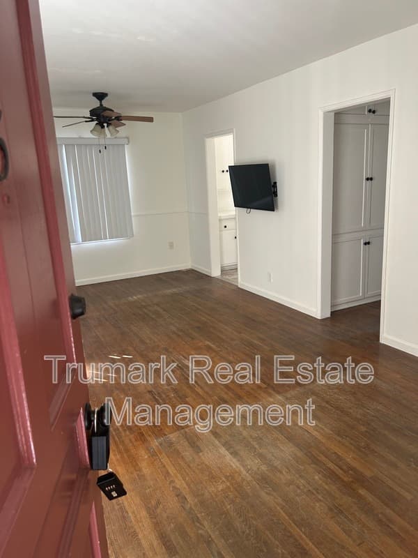 Los Angeles Condo: 3737 Los Feliz Blvd