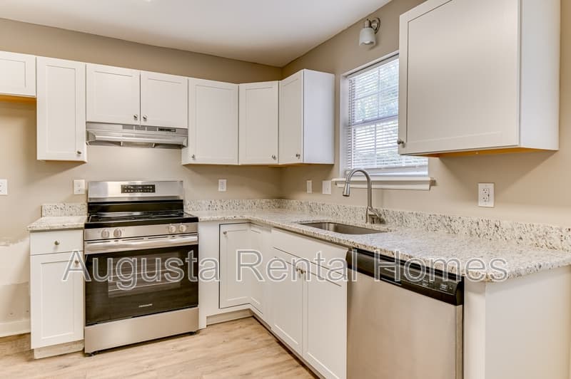 North Augusta Townhome: 140 Chalet North Boulevard - 140