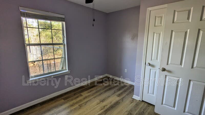 Hinesville House: 145 Cowart Rd