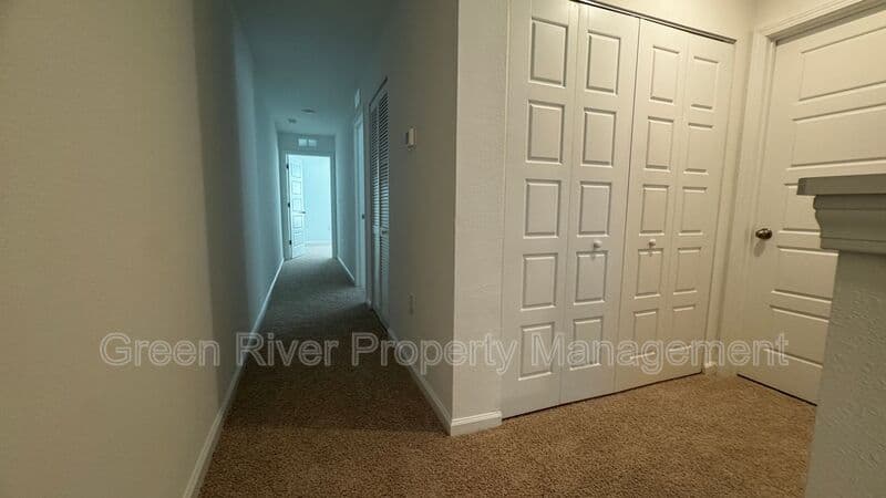 Jacksonville House: 2717 Iron Rock Ct