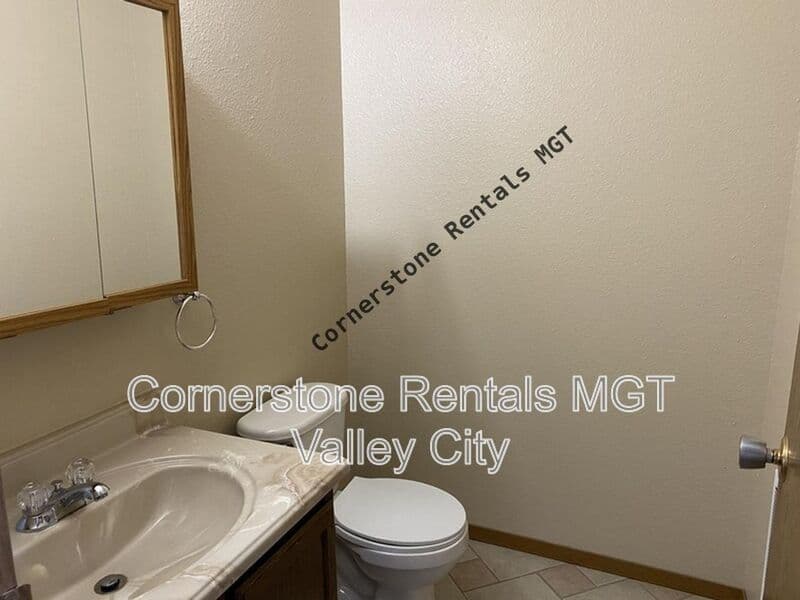 Valley City House: 940 9th Ave SE