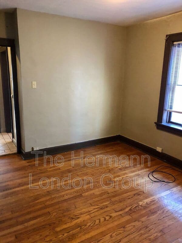 Saint Louis Condo: 924 Bates Street