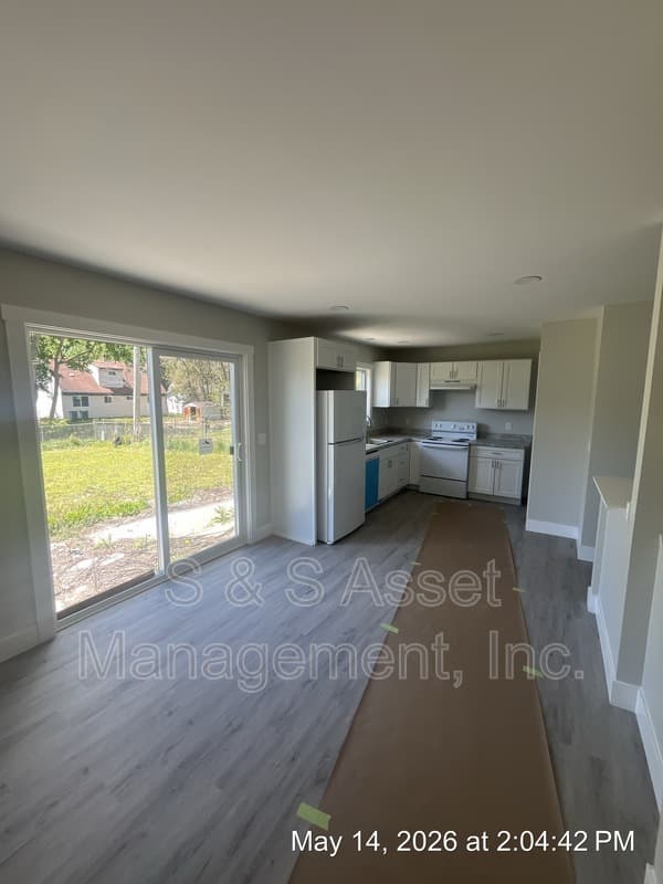 Lansing House: 4106 Stillwell Avenue
