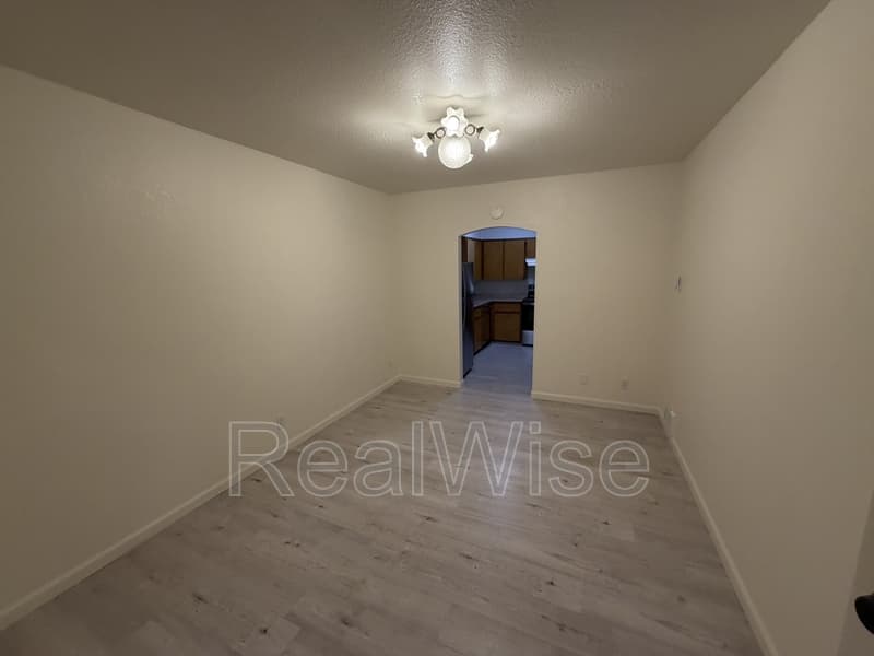 Glendale Condo: 552 Pacific Ave