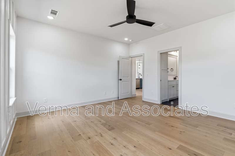 Centerton House: 1071 Whistler St