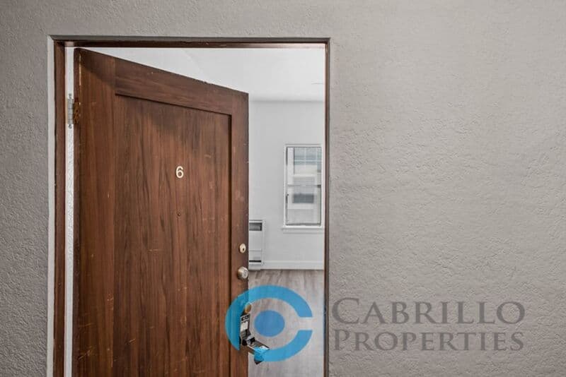 San Diego Condo: 3939 7th Ave