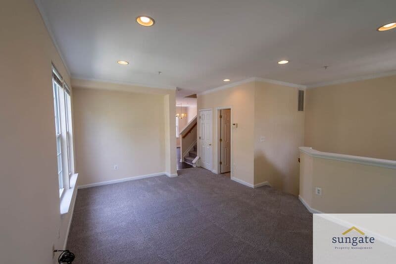 Rosedale Townhome: 11 Hallsdale Ct