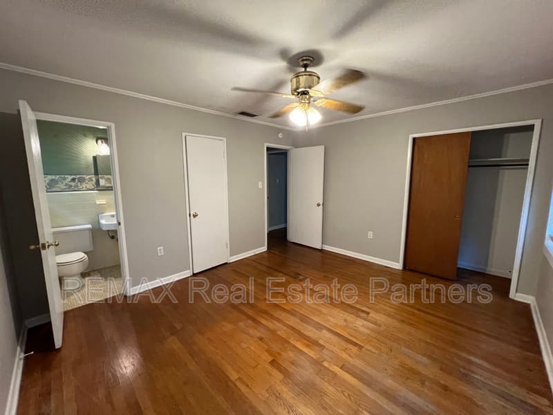 Hattiesburg House: 105 Rainbow Cir