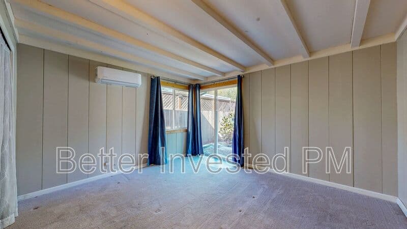 Santa Rosa House: 311 Lomitas Ln