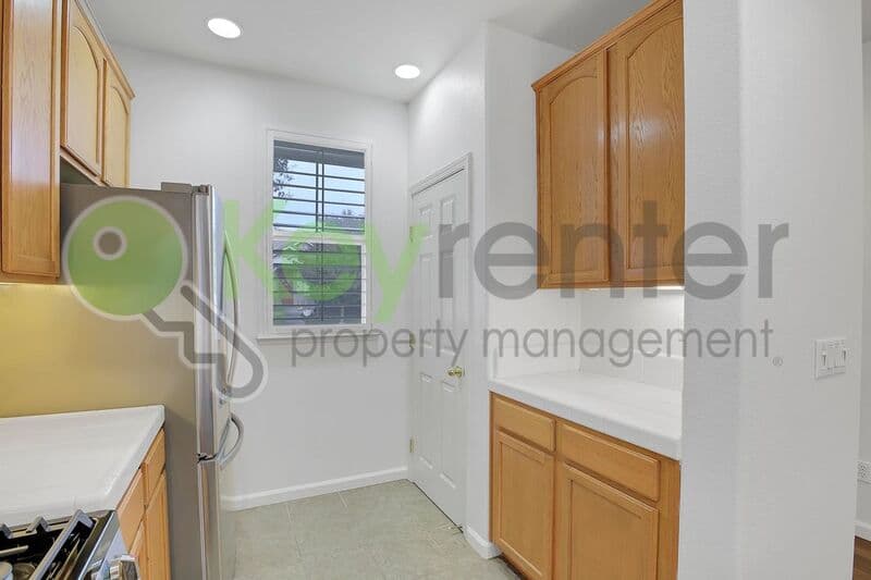 Roseville House: 1233 Manza Circle