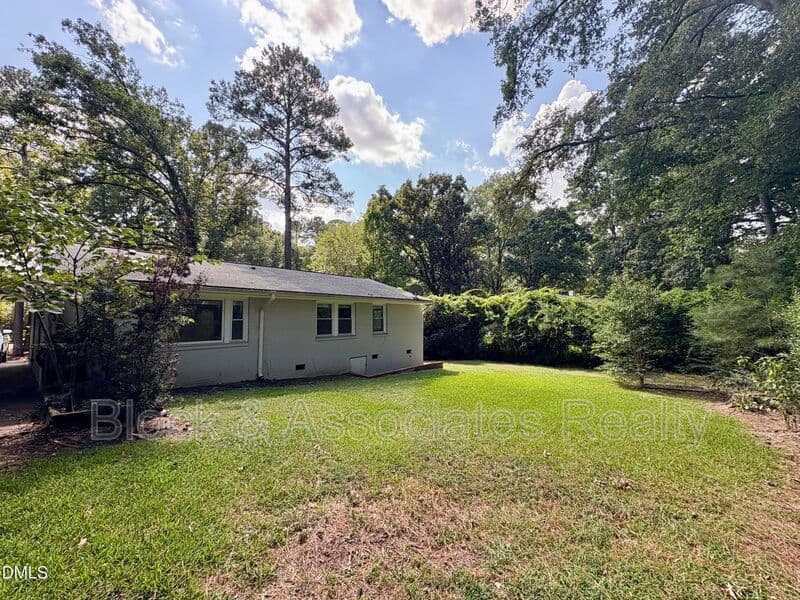 Cary House: 408 Marjorie Dr
