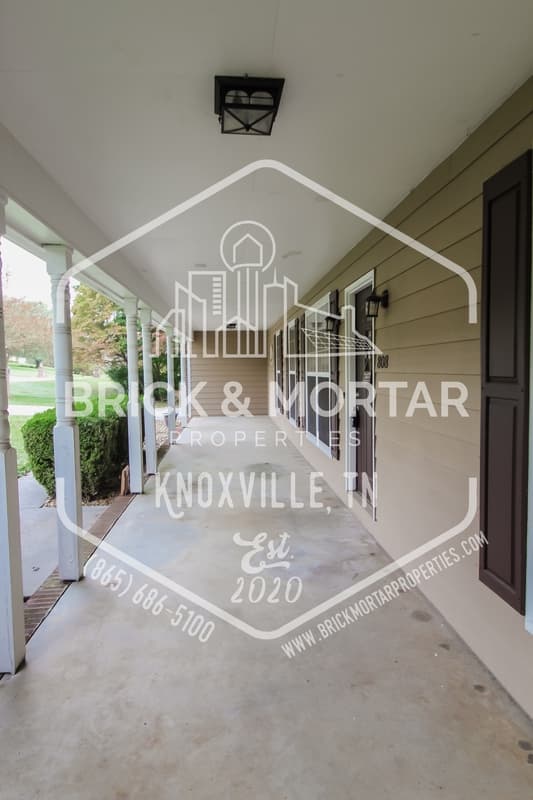 Seymour House: 808 Pioneer Drive