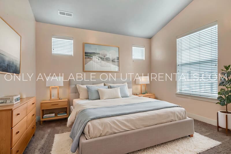 Vineyard Condo: 42 W Silver Springs Dr
