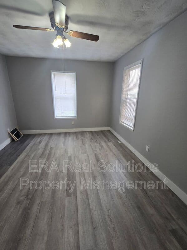 Columbus House: 49 S. Harris Avenue