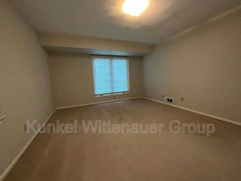 Belleville House: 43 Powder Creek Dr