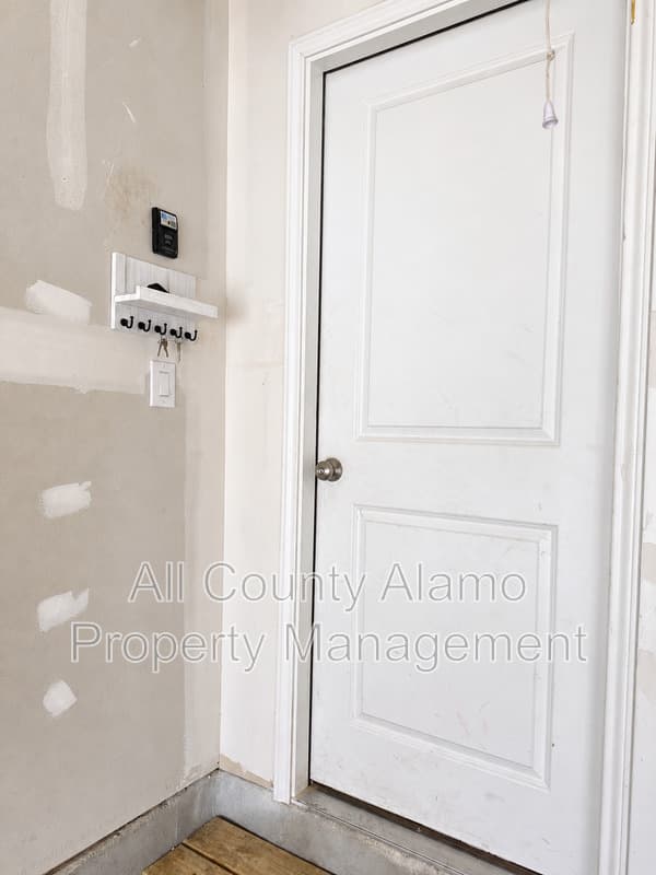 Seguin House: 9258 Honey Mesquite