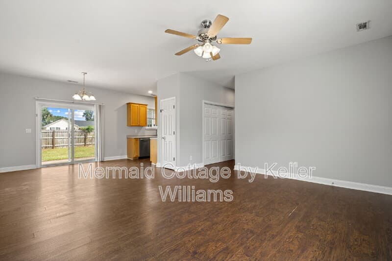 Beaufort House: 50 Spearmint Cir