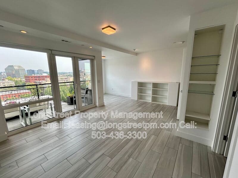 Portland Condo: 300 NW 8th Ave