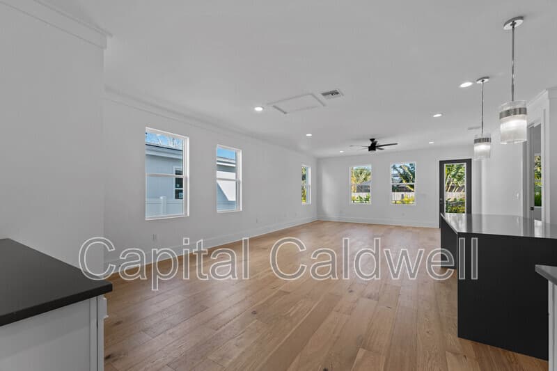 Sarasota House: 2345 Bahia Vista St
